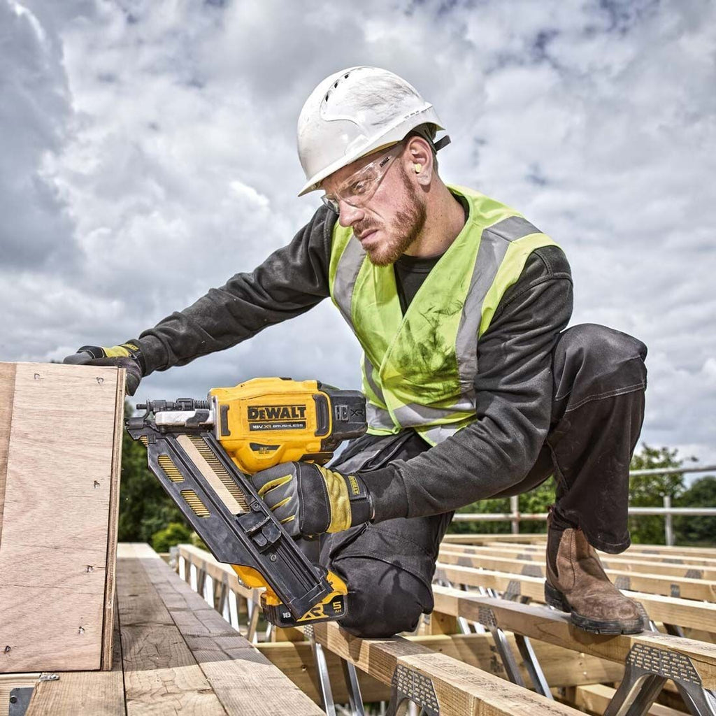 DeWalt DCK246P2T-GB 18v Brushless Nailer Twin Pack Inc 2x 5.0Ah Batteries